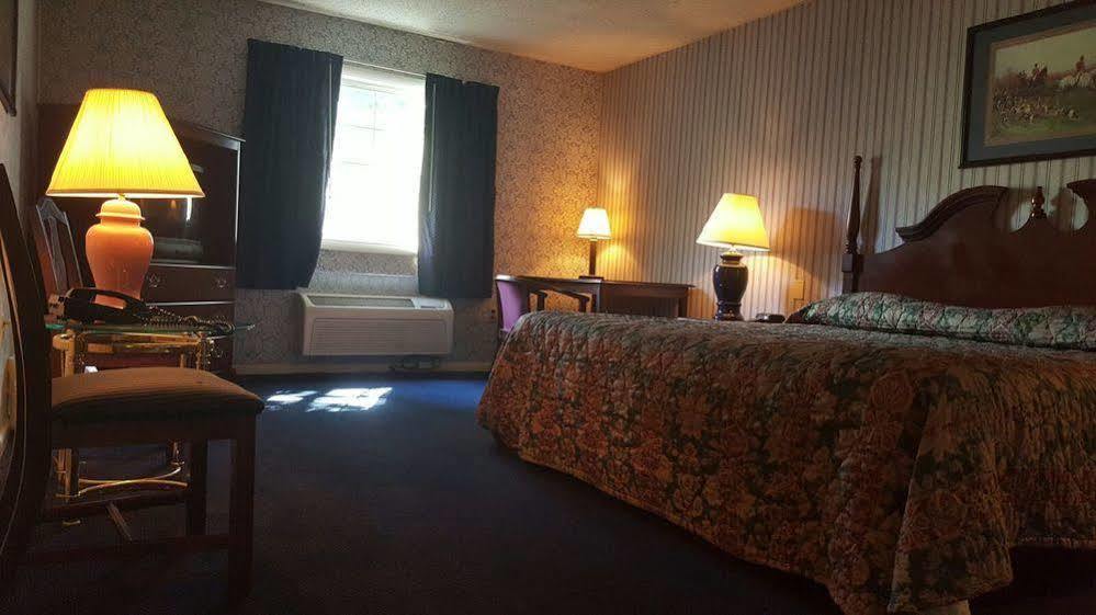 Hotel Carlisle & Embers Convention Center 外观 照片